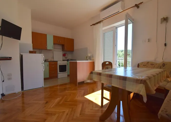 Jelka 5 By Interhome Njivice